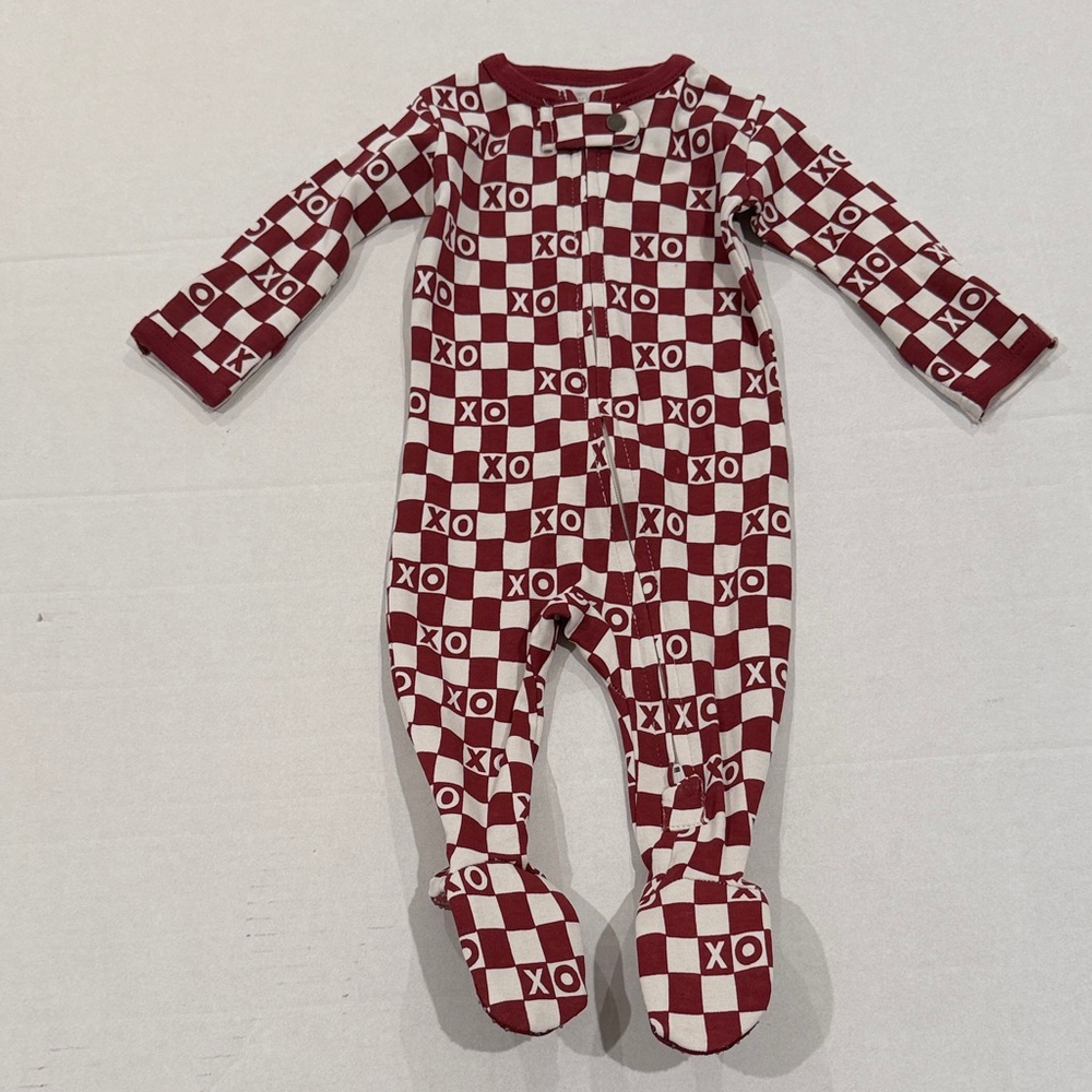 L'ovedbaby crimson XO checker organic zipper footie